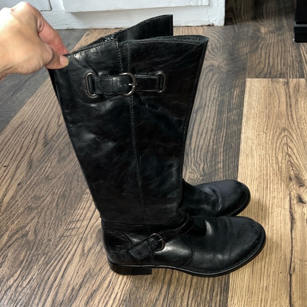 Women’s black leather Born Boots! Size 7.5